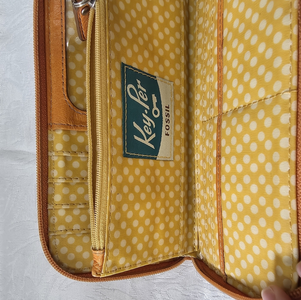 Fossil Key-Per Retro Wallet - AS IS / Rough Condition - Picture 3 of 7